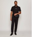 Polo negro Hugo logo metal