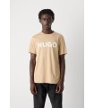 camiseta hugo beige logo blanco
