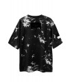 CAMISETA NEGRA CON MANCHAS BLANCAS MWM